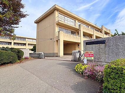 牛久市立岡田小学校 2000m(徒歩25分)