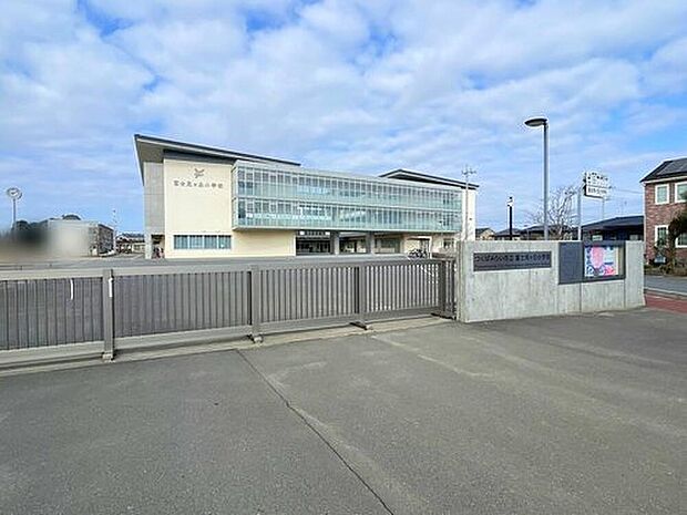 つくばみらい市立富士見ヶ丘小学校(約750m)