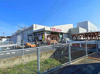 グラントマト下妻店 2560m(徒歩32分/車6分)