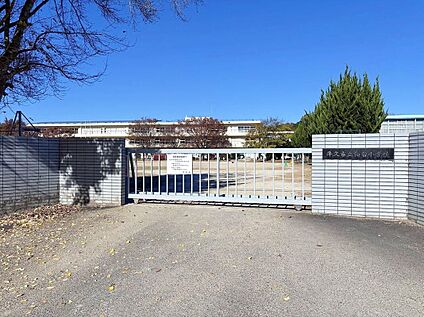 牛久市立向台小学校 900m( 徒歩12分)