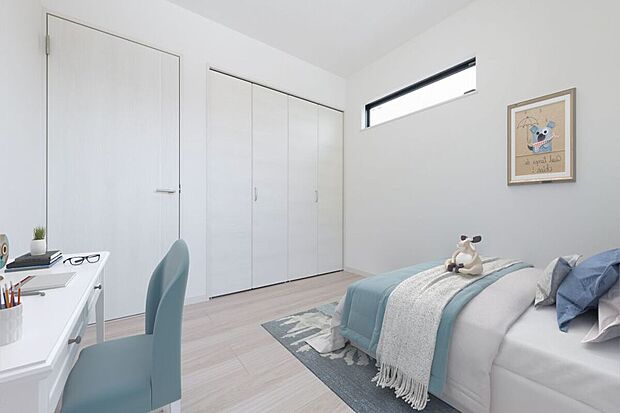 【洋室】【施工例】洋室は2つご用意!お子様のお部屋やご主人様の書斎としてもご活用できます。収納力も抜群なのでお部屋をスッキリ保つことができます。※家具等の配置はイメージです。