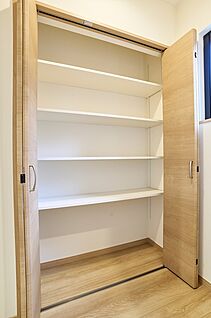 2階ホール収納