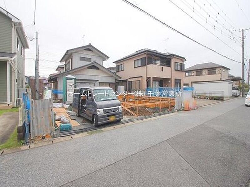 周辺はスーパー飲食店コンビニ多数♪
小学校幼稚園徒歩10分圏内です！