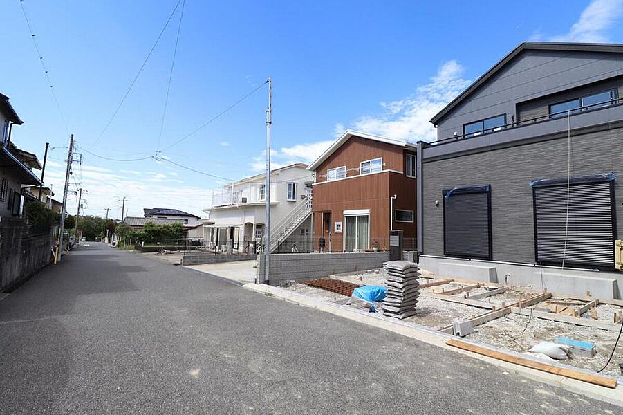 閑静な住宅地で子育て家族にピッタリ。穏やかな空気の流れる落ち着いた住環境です。ぜひ、現地へ足をお運びいただき実際の環境・陽当たりをご確認下さい。