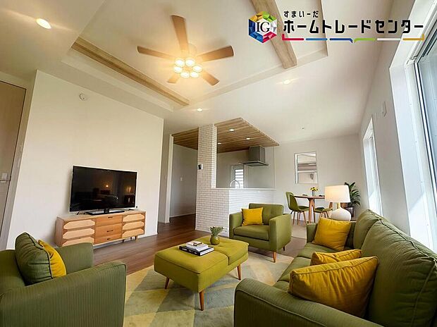 ≪Living room≫
広々とした開放感あふれるリビングです。ゆったり寛げる充分な広さがございますので、ご家族でインテリアのレイアウトを考えるのも楽しみになりそうです。
※家具はCGでございます。