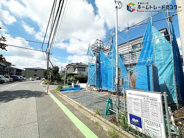 異なる4種類の大地震(阪神大震災・新潟県中越地震・ロサンゼルス地震・想定関東地震)で続けて揺らしても、倒壊はおろか損傷もしない耐震性能がある事が確認された。