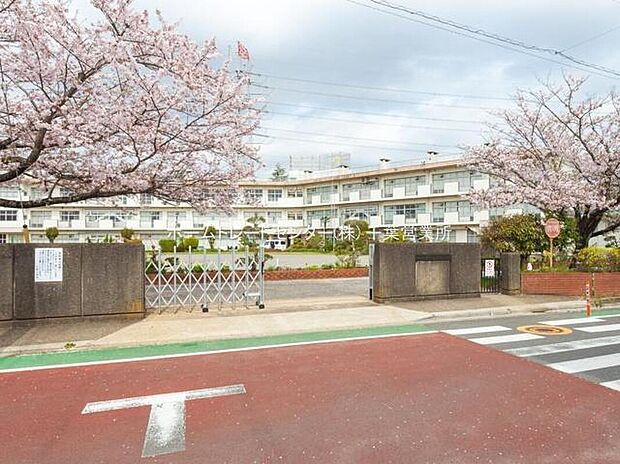 四街道市立山梨小学校まで555m