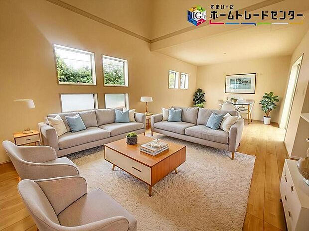 ≪Living room≫
広々とした開放感あふれるリビングです。ゆったり寛げる充分な広さがございますので、ご家族でインテリアのレイアウトを考えるのも楽しみになりそうです。
※家具はCGでございます。