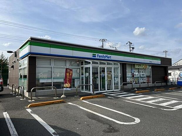 ファミリーマート成田本城店(約564m)