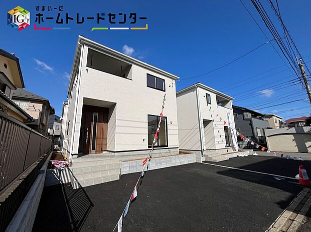 【前面道路含む現地写真】◆平日・お仕事帰りなど、いつでもご案内させていただきます！デザイン・目に見える設備面も大切ですが、耐震構造で地震に強い家の為、次代へ繋ぐ強固な住宅です。