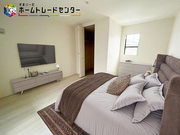 【居室】≪Room≫
採光良好な明るい室内。木の温もりがやさしいフローリングは安らぎをもたらすプライベート空間。
※家具はCGでございます。