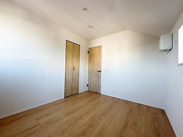 【≪Room≫】南向きの洋室は日当たり良好♪2面採光でたっぷりお日様を取り込めます♪