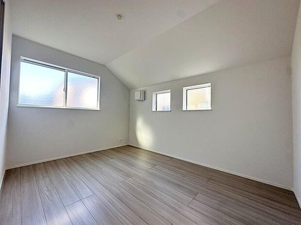 【≪Room≫】全居室に収納を完備しておりますので、居室の全空間を有効活用出来ます。自分好みのお部屋で、ゆったりお寛ぎ頂けます。