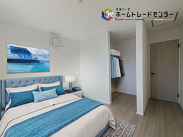 【寝室】≪Room≫
お陽さまの光をさわやかな風をたっぷりとりこめます。室内はいつも明るい印象なので気持ちの良い朝を迎えられます。毎日の生活も明るくなりそうです。
※家具はCGでございます。
