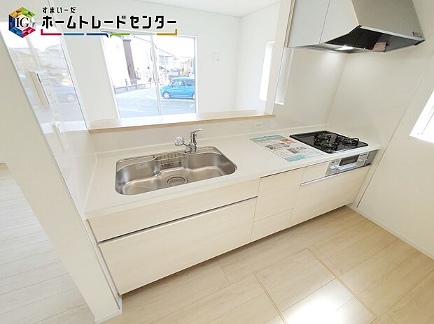 【キッチン】対面式キッチンですので、お食事の準備をしながらご家族との会話を楽しめます☆水回りも集中しているので、家事の動きがらくちんです♪