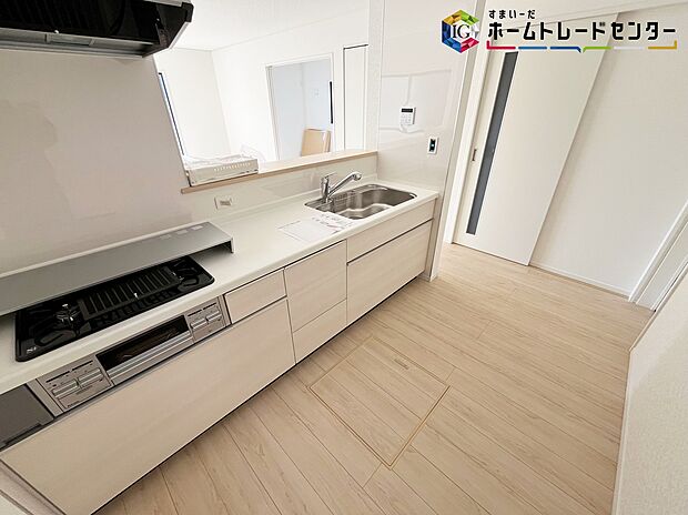 【キッチン】≪Kitchen≫
ママさんに人気のある対面式キッチン♪お料理をしながら「今日どんなことがあったの？」も楽しみの一つです♪