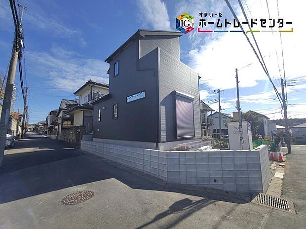 【前面道路含む現地写真】◆平日・お仕事帰りなど、いつでもご案内させていただきます！デザイン・目に見える設備面も大切ですが、耐震構造で地震に強い家の為、次代へ繋ぐ強固な住宅です。