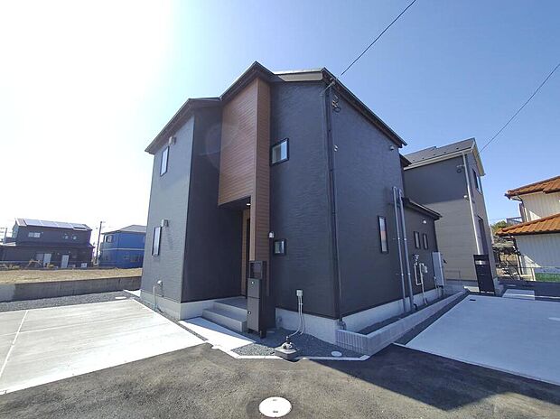 【現地外観写真】◆休日にご家族揃ってご見学はいかがでしょうか♪実際の現地を見てみると図面などではわからない、新たな発見もありますのでまずはお気軽にお問い合わせください♪