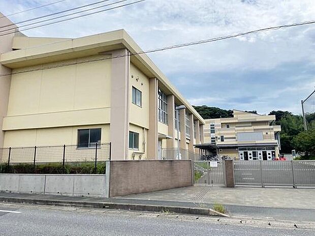 木更津市立木更津第三中学校(約985m)