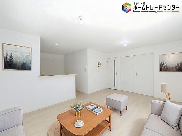 【LDK】≪Living room≫
ママの目線でデザインされた住まいは、水回りの導線や豊富な収納など魅力がたくさん。住み心地の良さをぜひご体感下さい！
※家具はCGでございます。
