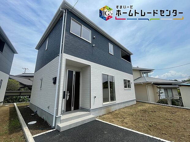 【前面道路含む現地写真】◆平日・お仕事帰りなど、いつでもご案内させていただきます！デザイン・目に見える設備面も大切ですが、耐震構造で地震に強い家の為、次代へ繋ぐ強固な住宅です。