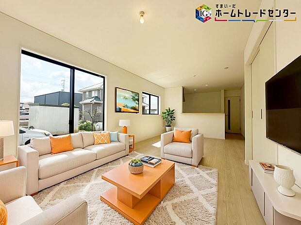 【リビング】≪Living room≫
広々とした開放感あふれるリビングです。ゆったり寛げる充分な広さがございますので、ご家族でインテリアのレイアウトを考えるのも楽しみになりそうです。
※家具はCGでございます。