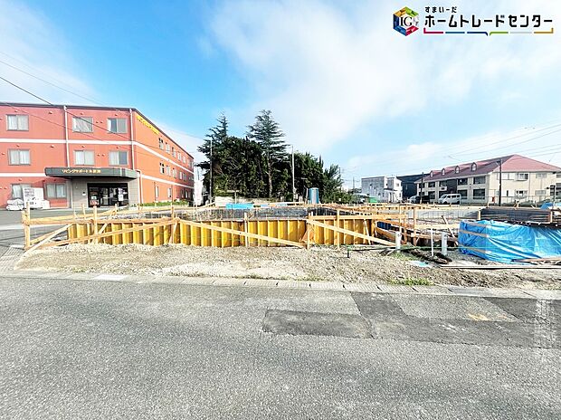 【現地外観写真】◆休日にご家族揃ってご見学はいかがでしょうか♪実際の現地を見てみると図面などではわからない、新たな発見もありますのでまずはお気軽にお問い合わせください♪
