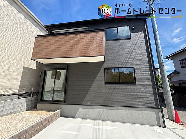 【前面道路含む現地写真】◆資料送付・ご見学即対応！建物完成しておりますので、室内ご内覧いただけます♪ご不明点等、スタッフがしっかりと説明させていただきますので、安心して現地をご覧ください♪