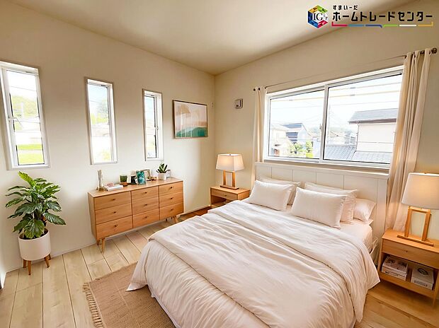 【居室】≪Room≫
採光良好な明るい室内。木の温もりがやさしいフローリングは安らぎをもたらすプライベート空間。
※家具はCGでございます。