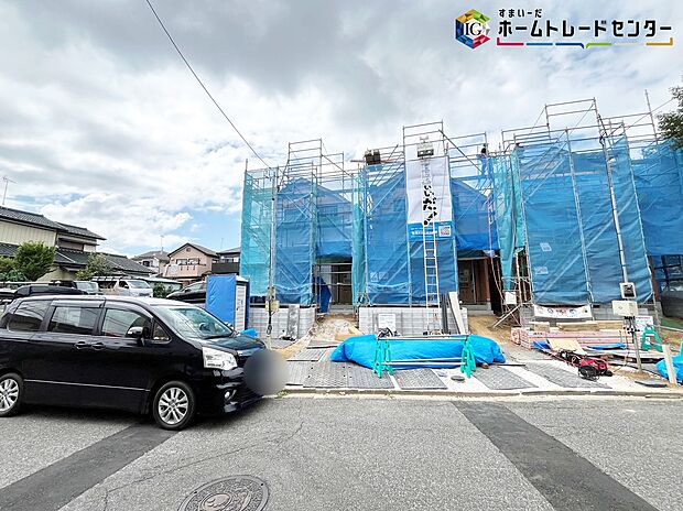 【現地外観写真】◆目の届きやすい場所に駐車場があるので安心感があります。また、荷物をたくさん持った状態でも車を降りてすぐ建物内に入ることができ、子どもを持つファミリー世帯にもおすすめです。