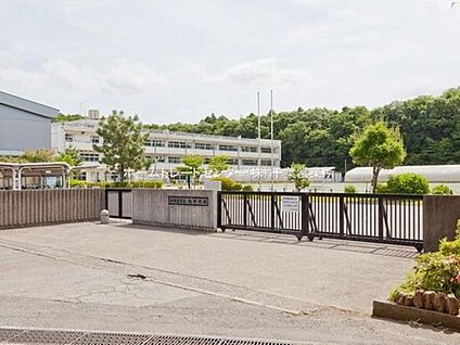 四街道市立旭中学校 1416m(徒歩18分)
