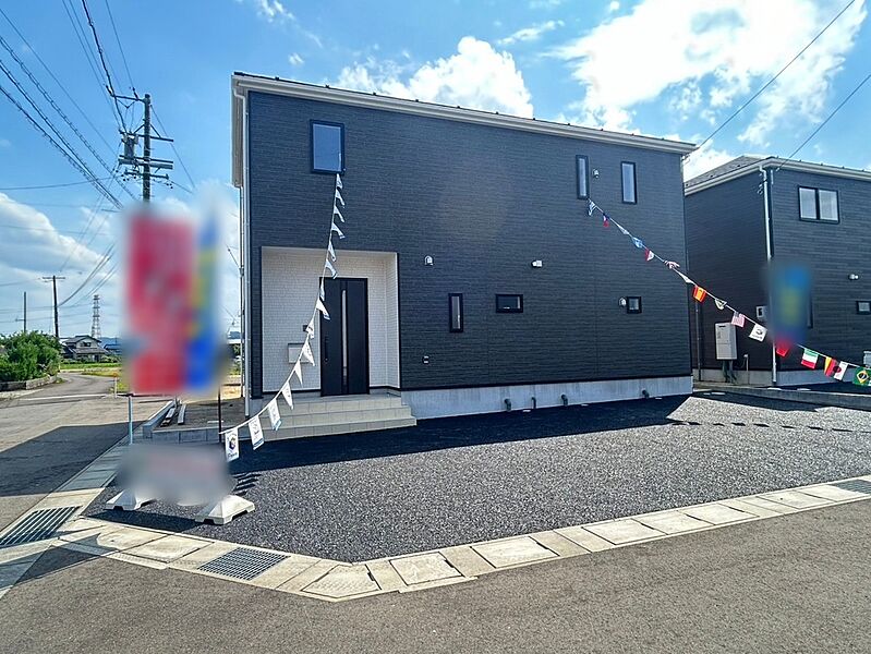 ３号棟
敷地６１坪超のゆとりの邸宅！ぜひ現地にて、実際の建物・街並み・日当たり等ご確認下さい♪お問い合わせはお気軽に☆