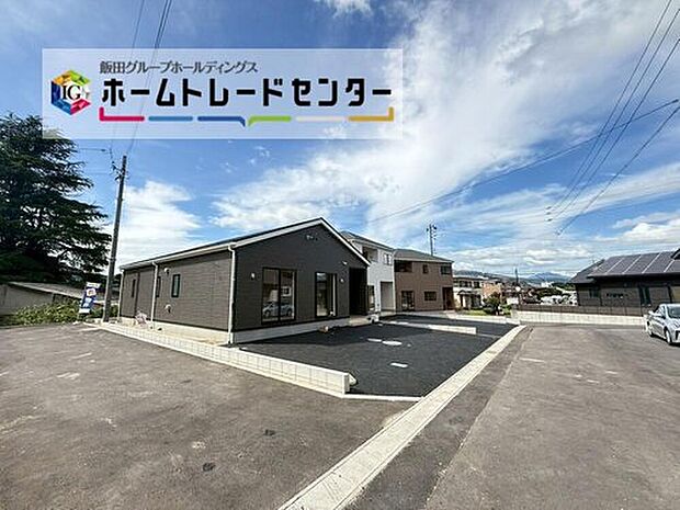 前面は北東側約6.0~7.0m道路です。交通量も少なくゆとりがあり、駐車も落ち着いて行える環境になっています。