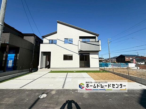 ７号棟
全１１棟の街並み堂々完成いたしました☆異なる間取りと選べる生活スタイル☆ぜひ現地にて、現地ご見学の際はお気軽にお問い合わせ下さい☆