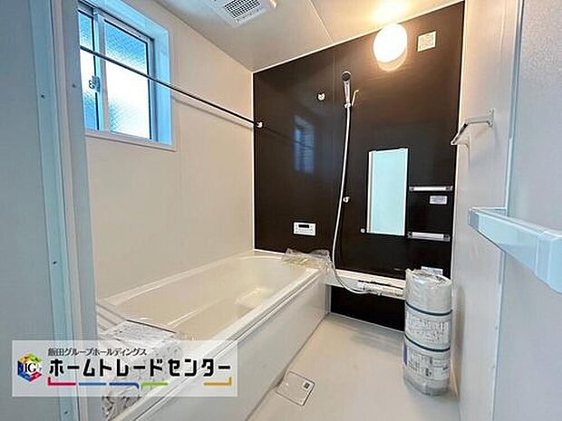 【浴室】１坪以上広さを設けた浴室で、ゆったりバスタイム。お子様と一緒に入るにも充分な広さです。一日の疲れを癒せます☆