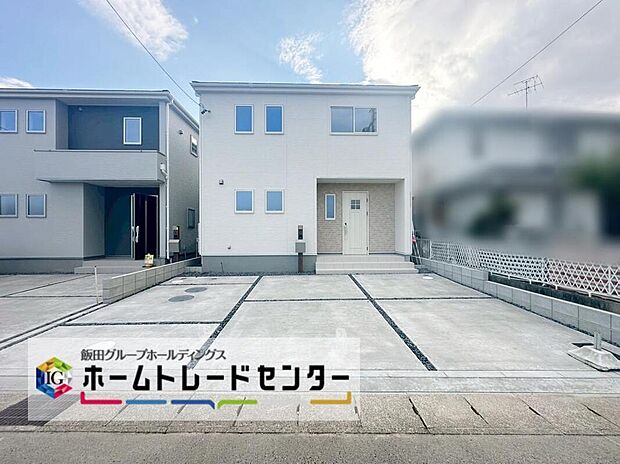 【現地外観写真(1号棟)】一戸建ての大きなメリットは、「自分の土地」を自由に使えること。好きなペットが飼えるほか、ガーデニングやDIY、車やバイクの手入れなど様々な趣味を楽しめます♪