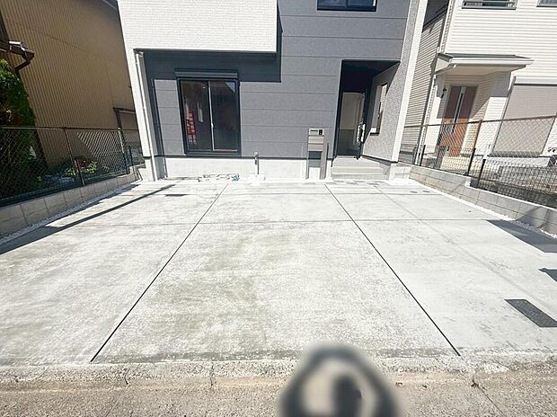 【駐車場】並列３台駐車可能なカースペースを確保しました！来客時も安心です♪セカンドカー用にもお使い頂けます。