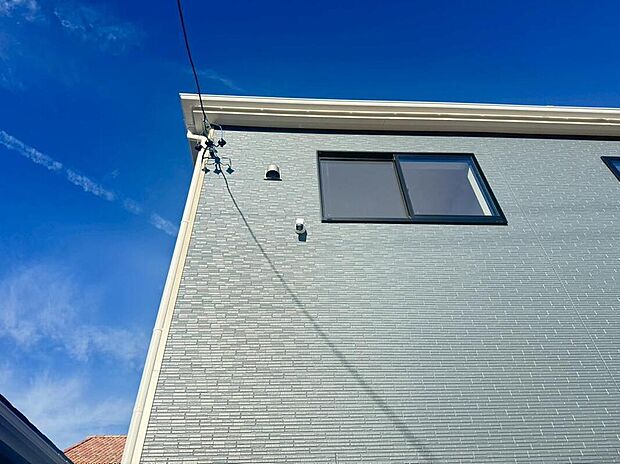 【その他】３号棟
防犯カメラ完備です！不審者の侵入や空き巣、駐車場における車上荒らしなどの犯罪も防犯カメラによって抑えられます。