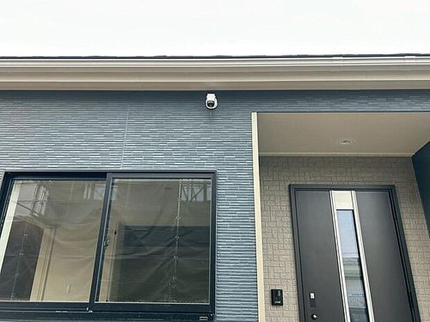 【その他】３号棟
防犯カメラ設置済み。不審者の侵入や空き巣、駐車場における車上荒らしなどの犯罪も防犯カメラによって抑えられます。