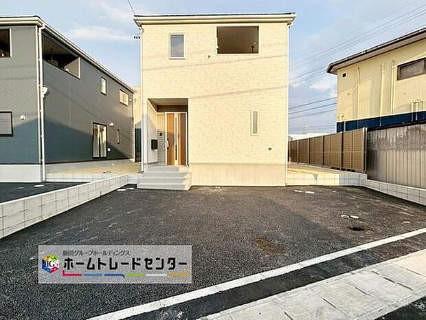 【現地外観写真】２号棟
一戸建ての大きなメリットは、「自分の土地」を自由に使えること。好きなペットが飼えるほか、ガーデニングやＤＩＹ、車やバイクの手入れなど様々な趣味を楽しめます♪