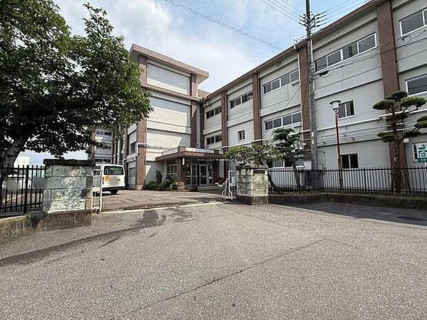 一宮市立千秋中学校（約660m）