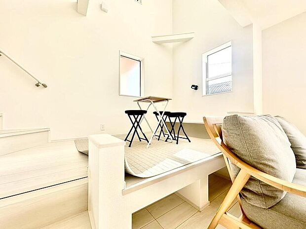 【その他内観】1号棟
オシャレで開放的な吹抜を採用しました♪お子様の学習スペースや小さなお子様のお昼寝にも便利なマルチスキップ付き☆