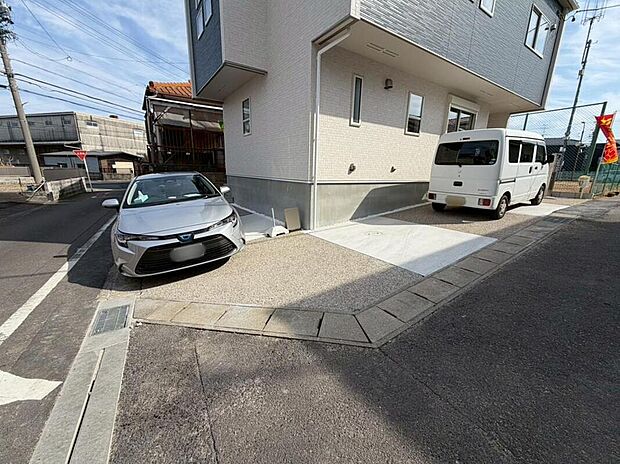 【駐車場】2台(車種による)駐車可能なカースペースを確保しました!来客時も安心です♪セカンドカー用にもお使い頂けます。