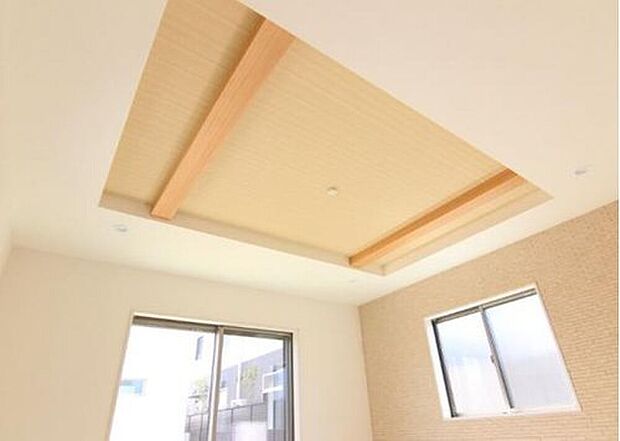 【折り上げ天井】開放感と高級感を醸し出す折上げ天井！またワンポイントアクセントとしても大活躍です。