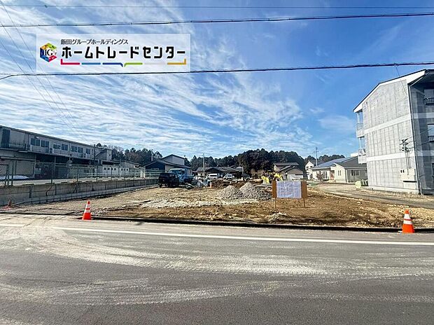 【現地写真】３・４号棟
人気の平屋住宅です♪ワンフロアで生活ができるので、家族同士のコミュニケーションが取りやすくなります♪また平屋は階段がない為、小さなお子様や高齢者の方にも優しいバリアフリーな住宅です♪