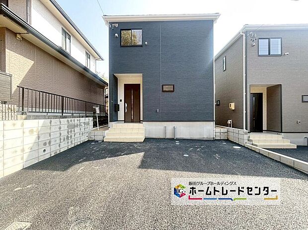 【現地外観写真】2号棟
一戸建ての大きなメリットは、「自分の土地」を自由に使えること。好きなペットが飼えるほか、ガーデニングやDIY、車やバイクの手入れなど様々な趣味を楽しめます♪