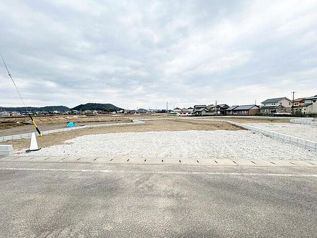 【 現地写真】１号棟
土地面積　273.63m2
建物面積　95.64m2