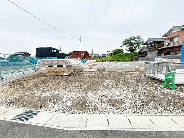 【現地外観写真】2号棟
土地面積 275.99m2
建物面積 95.85m2