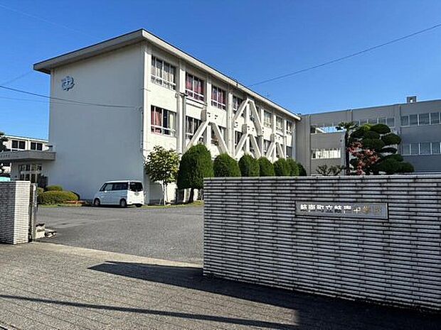 岐南町立岐南中学校(約1,300m)