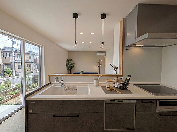 【【キッチン】※イメージです】リビングまで見渡せる開放的な対面キッチンです。お手入れのしやすさが魅力的！食洗機付きで家事の時短にも貢献します♪